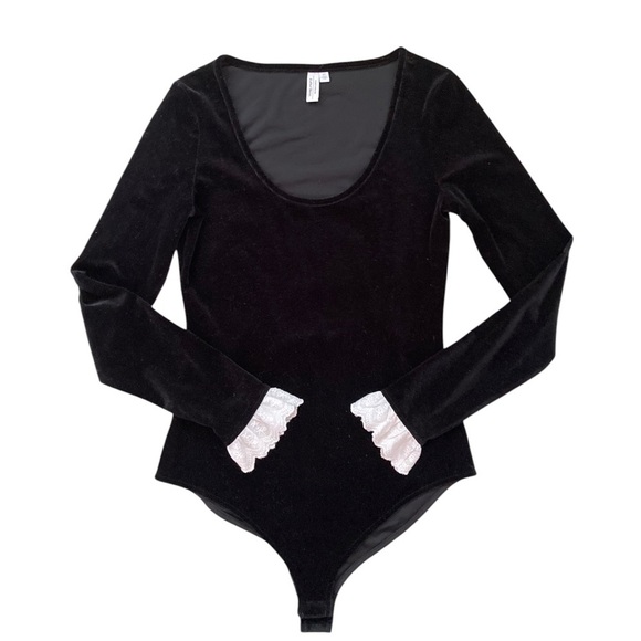 & Other Stories Velvet Bodysuit in Black Long Sleeves with White Lace Detailing - Picture 6 of 8